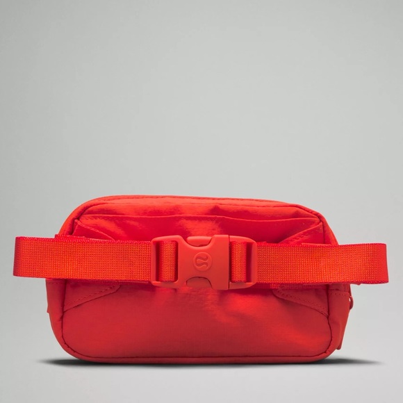 NWT Lululemon Red Mini Belt bag .7L size , solar orange / white - Picture 14 of 16